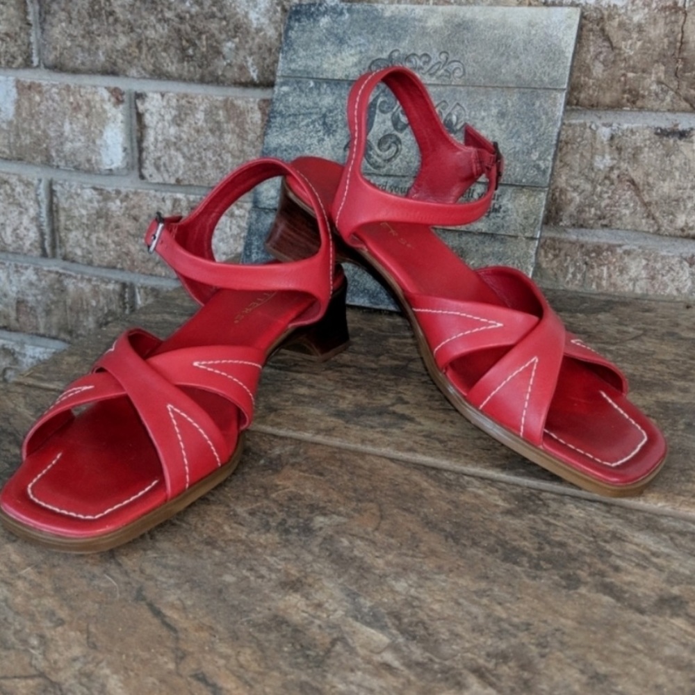 Trotters Sandals